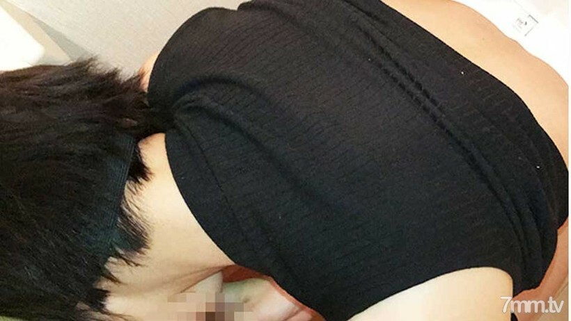 SHIROTSUMA0022主婦單拍打掃衛生打盹累了的老婆從內褲邊插了一根肉棒中出追上廁所的老婆